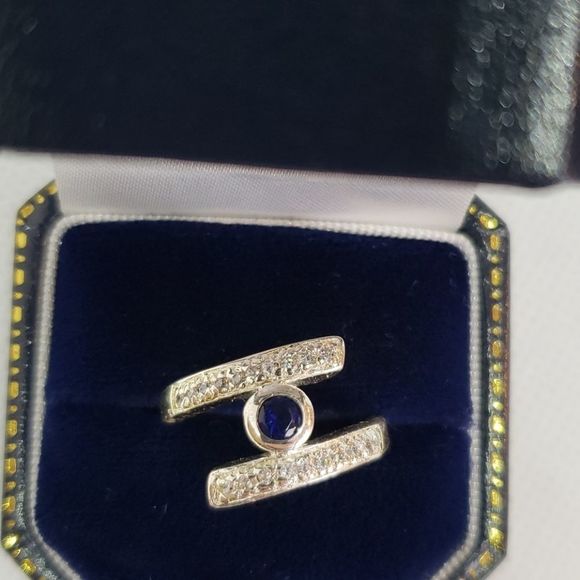 Silver Cubic Zirconia Ring - Picture 3 of 4